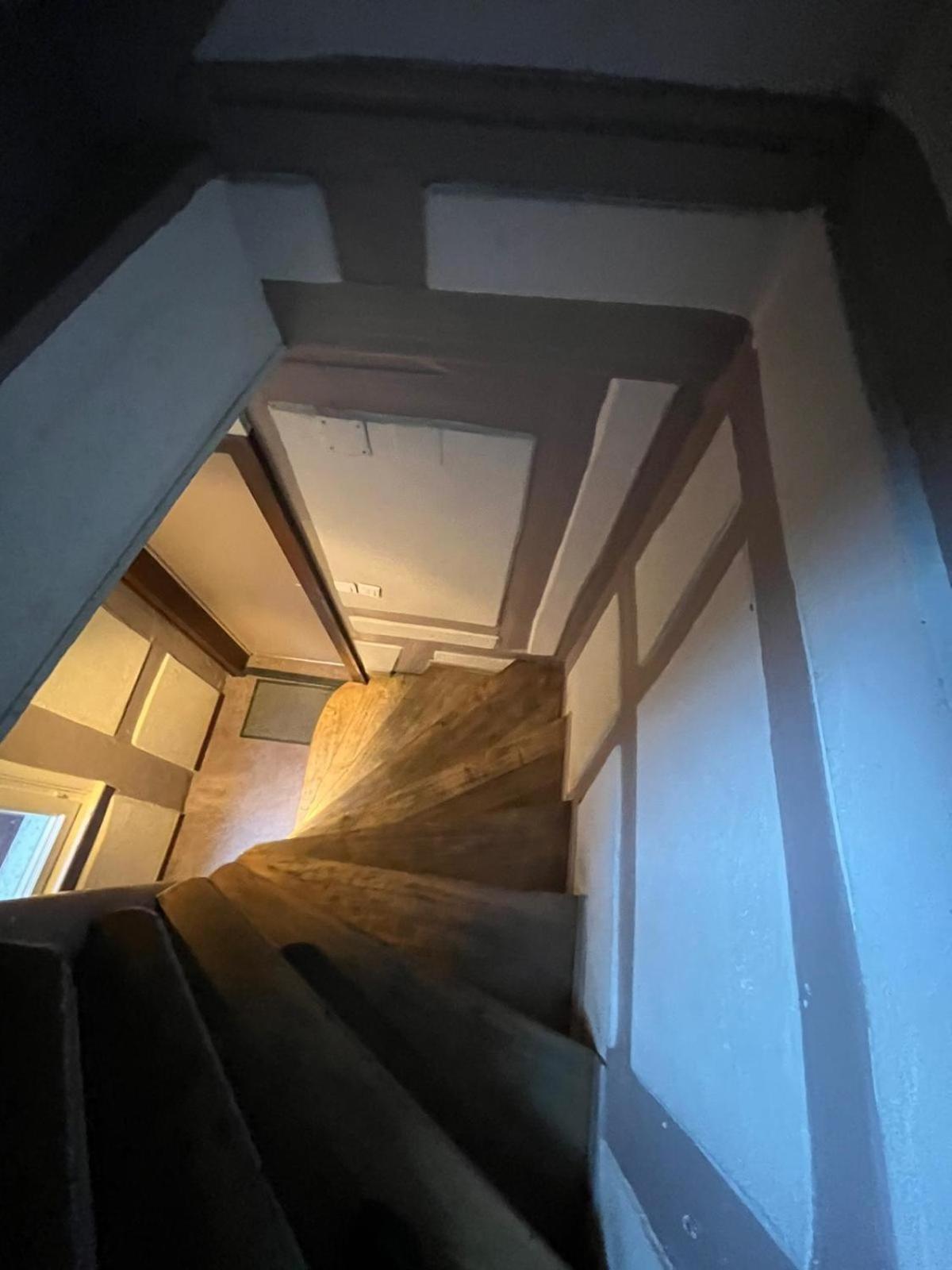 Spacious Duplex Center Apartment *